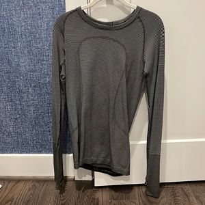 Lululemon swiftly tech long sleeve size 4 black and white stripes